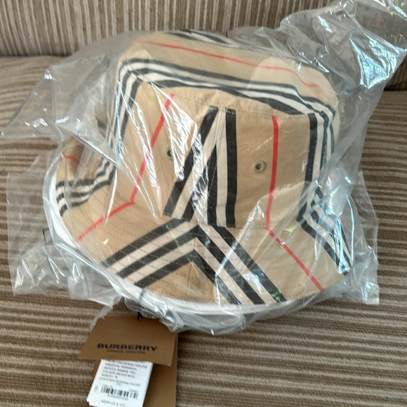 burberry reversible icon buck hat - Picture 1 of 7